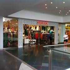 Breakdance uppvisning på frölunda torg då när feven skulle uppträda på videon är det jag (fatos).en rundvandring i köpcentret frölunda torg i göteborg. Indiska Magasinet Furniture Stores Frolunda Torg 44 Vastra Frolunda Sweden Phone Number Yelp