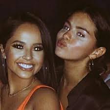 Becky g y selena gomez son hermanas; Selena Gomez Becky G And Dua Lipa Party Behind The Scenes At Jennifer Lopez Concert In Las Vegas Best World News