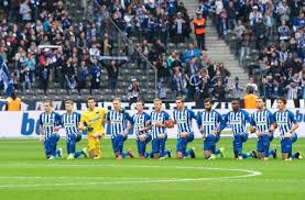 Hertha bsc the world's most valuable soccer teams 💰. Hertha Bsc Berlin Weltweites Echo Auf Kniefall Protest Fussball Stuttgarter Nachrichten