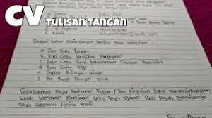 Surat lamaran kerja adalah sebuah surat berisikan tentang informasi dari seorang pelamar kerja & permohonan untuk menempati suatu posisi surat lamaran kerja juga dibuat satu halaman penuh, dan biasanya surat lamaran kerja ini dikirim beserta surat keterangan riwayat seorang pelamar. Contoh Surat Lamaran Kerja Pabrik Tulisan Tangan Cute766