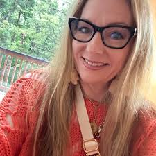 When Kenzie says it's time to take pictures with the flowers you say 🫡🫡  25 is off to an amazing start!!! Thank you for all the kind words and well  wishes today!!