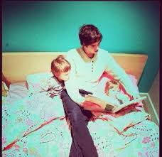 Freddie Highmore Reading To Vera Farmiga S Kids Freddie Highmore Freddie Highmore Girlfriend Highmore