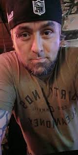 Introduction of a metalhead from Arkansas in a music fan club