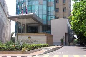 Dewan bahasa & pustaka atau dikenali juga sebagai dbp telah ditubuhkan pada 22 jun 1956 dan merupakan sebuah jabatan kerajaan malaysia untuk menggerak dan memartabatkan bahasa melayu sebagai bahasa kebangsaan. Dewan Bahasa Dan Pustaka
