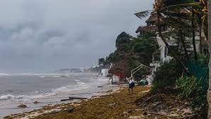 Wednesday, when the storm will be close to grand cayman island. Gn5v6c K1zksxm