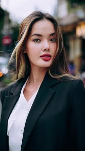 Street Portraits with Thanh Thanh: Capturing Natural Model Poses