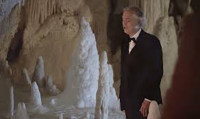 Musica e risate al teatro dell'opera / video. Genga Bocelli E Le Grotte Frasassi Il 25 Dicembre In Onda Su Canale 5 Qdm Notizie