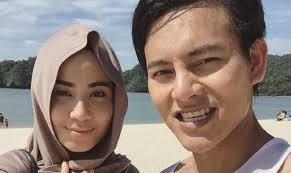 Lirik lagu terkini biodata elfira loy dan qalesya elfira. Saya Menangis Sampai Kering Air Mata