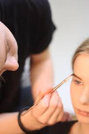 Everybody owned body glitter, right? Professional Beauty School Schonheit Schaffen Kannst Du Lernen