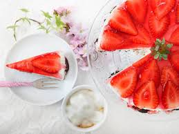 Luftiger biskuit boden, einfach gebacken, sommerlich! Mascarpone Frischkase Torte Mit Erdbeeren