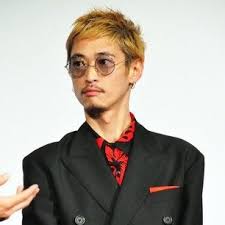 e m 髪型 ヘアースタイル 髭