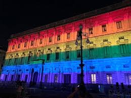 Milano is an open and inclusive city, which during pride week offers a rich choice of lgbtq + themed entertainment and cultural events to anyone who wants to participate, with a big final event on june 26th. Palazzo Marino Si Illumina Con I Colori Dell Arcobaleno Per Il Pride