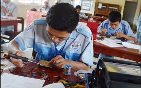 Sekolah kita memiliki fasilitas yang sangat lengkap di setiap jurusannya. 12 Jurusan Smk Yang Paling Diminati Dan Dijamin Berprospek Cerah Di Masa Depan Rencanamu