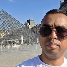 MANANA TOMBONY SY MANDROSO NY FARITRA SAVA HOY NY DÉPUTÉ JACK VPAN  ANTSIRANANA OMALY. Rehefa nanao tafa ny député de Madagascar voafidy tao  amin'ny distrikan'i Sambava omaly dia nilaza fa mandroso be