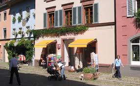 Spielzeugläden eröffnen kindern eine bunte welt. Im Herzen Der Historischen Altstadt Babajaga Spielzeug Staufen Webseite