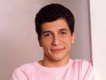 Dans tout le monde veut prendre sa place, nagui aime rigoler avec ses candidats et mardi, il est tombé sur un candidat qui ne s'est pas privé pour se moquer de lui. Young Nagui Nagui