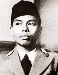 Namun tulisan kami berikut ini akan mengulas sepuluh tokoh pejuang kemerdekaan indonesia yang hampir terlupakan, kurang dikenal (dalam arti jarang disebut) atau bahkan tidak tercatat dalam buku sejarah. Sarana Edukasi Beberapa Tokoh Yang Berperan Dalam Mempertahankan Kemerdekaan