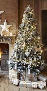 65 Christmas Tree Decoration Ideas And New Trends For 2019 2020 December Page 16 Of 65 Ladiesways Com Women Hairstyles Blog Ulichnye Rozhdestvenskie Ukrasheniya Derevenskoe Rozhdestvo Elochnye Ukrasheniya