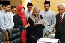 Puteri umno chief datuk zahida zarik khan speaks during the 2019 umno general assembly at putra world trade centre in kuala lumpur december 5, 2019. Mastura Mampu Sambung Legasi Suami Di Kuala Kangsar Semasa Mstar