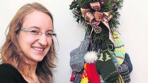 Kalender-Beispiel zum Start in den Advent: Rot-grüne Sackerl rund um den  Kachelofen