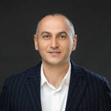 Hillary Estes's Instagram, Twitter & Facebook