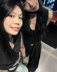 Chloe Tong's Instagram, Twitter & Facebook