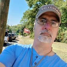 Fantasy and scifi survival books with happily ever after?