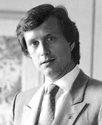 1 el 2 de mayo de 1985, tras 12 años de matrimonio, maurizio dejó a patrizia por una mujer más joven, excusándose en un corto viaje de negocios. Nf4druojm7tvpm