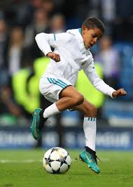 One of the greatest to ever wear this number is brazilian cafu who wore it for country and club(ac milan) and has been named as one the five. Photo Story Ranking Football Players Kids