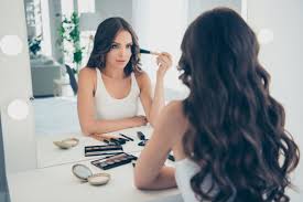 Am besten mit einem weichen, kleinen pinsel auftragen oder mit. Highlighter Auftragen Die Richtige Anwendung Im Video Brigitte De