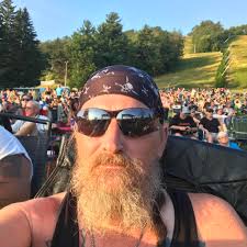 Someone could help me to finish this deck? A lot of synergy and combos but  not a real finisher. 2 gamechangers until now. Orchish Bowmasters and  Underworld Breech