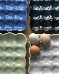 ceramic egg tray egg crate egg holder coquetier projets de ceramique ceramique