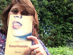 Je lis un livre péi