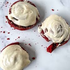 The hot cinnamon rolls allows the cream cheese icing to melt into every inch of the roll which makes them extra sinful! How To Make Cream Cheese Frosting For Cinnamon Rolls Without Powdered Sugar
