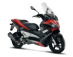Piaggio Aprilia 160cc Maxi Scooter Coming Soon More Powerful Than The Suzuki Burgman Aprilia Scooter Motorcycle Showroom