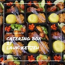 Nah disini kami homesnack menyediakan menu nasi kuning box. Order Rice Box Kekinian Catering Box By Lauk Ketjeh
