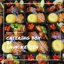 Banyak lauk tradisional yang tampil sebagai varian nasi bungkus kekinian itu. Pesan Nasi Kotak Bekasi Timur 0856 9429 3531 Terima Pesanan Nasi Kotak Snack Box Tumpeng Tumpeng Mini Catering Box By Lauk Ketjeh