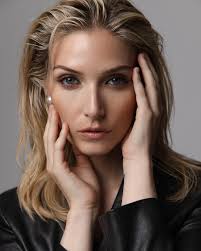 It's giving @sho_billions, it's giving @succession ⚜️ 📸  @olyahelga.photography 🎨 @katekatsmua