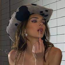 Louis is a 21 year old struggling, openly gay, model currently attending university. Kendall Kendalljenner Instagram Stories