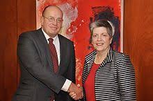 De vvd'er treedt per direct af als gevolg van de toeslagenaffaire. Fred Teeven Wikipedia