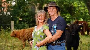 Die kultkandidatin trauert um ihre schwester, die im alter von nur 40 jahren gestorben ist. Erster Kuss Bei Bauer Sucht Frau Lutz Und Seiner Steffi Promiflash De