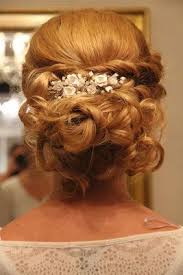Braut Frisur Mit Diadem Hochgesteckt Dutt Gekordelt Locken Schulterlang Mittellang Bridalhair Bridal Ha Brautfrisur Frisuren Hochsteckfrisuren Mittellang