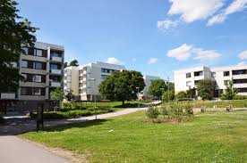 Sätra — sätra, sättra oder säter (schwedisch etwa ‚waldwiese' oder ‚weide') ist der name oder namensteil folgender orte: Satra