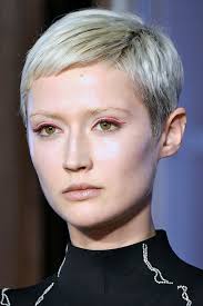 Kurze haare sind was für jungs? Welche Neuen Kurzhaarfrisuren Passen Zu Meinem Gesicht Vogue Germany