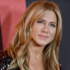 Jennifer Aniston debuts a sleek '90s bob at the 2024 SAG Awards