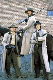 The Long Riders 1980 Robert Carradine As Bob Younger Left David Carradine On Horseback As Cole Younger Ke Old Western Movies Movies Western Movie