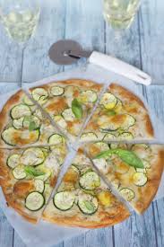 Pizza Blanche Express Aux Courgettes Et A La Mozzarella Recette Recettes De Cuisine Pizza Blanche Mozzarella