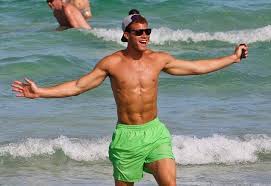 He played college basketball for the oklahoma sooners, when he was named the consensus national player of the year as a sophomore. Blake Griffin S Body Measurements Blake Griffin Sports Celebrities Body Measurements