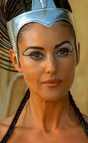 Asterix and obelix do their best to keep him alive. Monica Bellucci In Asterix Obelix Mission Cleopatre Cleopatra Ancient Egypt Period Makeups Themakeupgallery