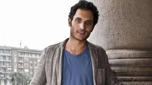 L'ex gieffino dell'edizione 2007 è stato fotografato mentre passeggia per la capitale assieme alla moglie, sposata in gran segreto nel luglio dello scorso anno, maria stefania di rienzo, ballerina di ex ballerina di amici 2, e il loro figlio. Alessandro Tersigni Eta Altezza Peso La Moglie Ex Di Amici Vita Privata